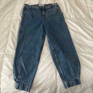 Distressed Jogger Jeans